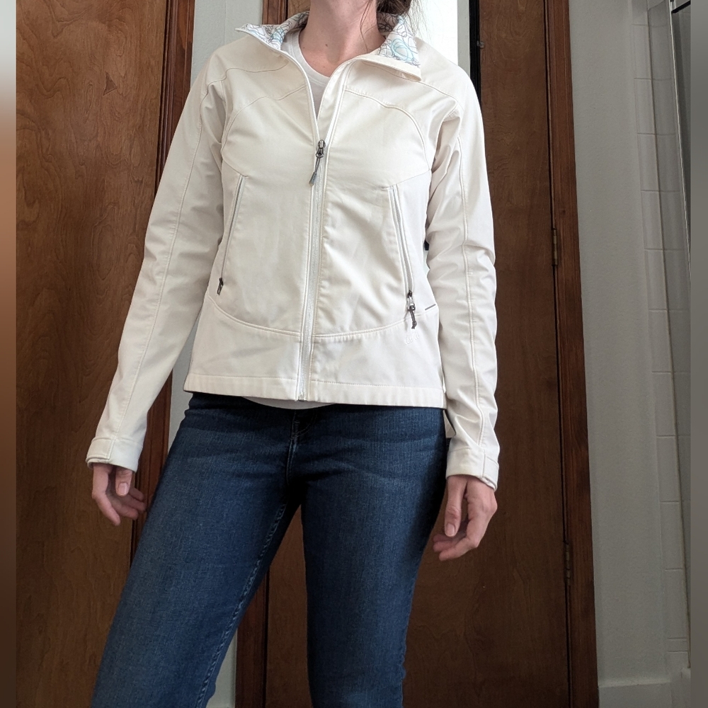 White Avia Women's Windbreaker M
